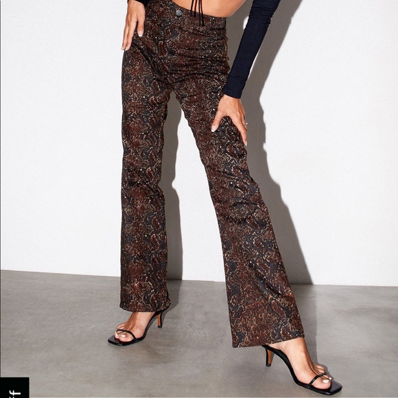 ZOVEN TROUSER IN DARK BOA BROWN - Picture 3 of 3